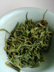 biluochun green tea leaves